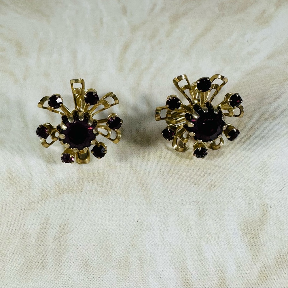 Super deep grape purple starburst screw back earrings mid mod 60s - Picture 5 of 5